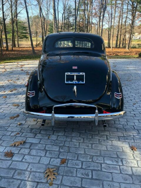 Ford Deluxe 1940 image number 2