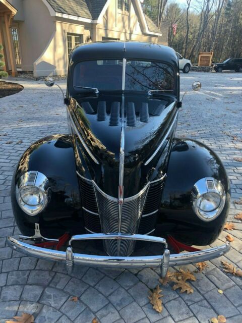 Ford Deluxe 1940 image number 3