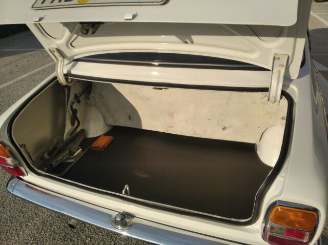 Toyota Corolla 1969 image number 6