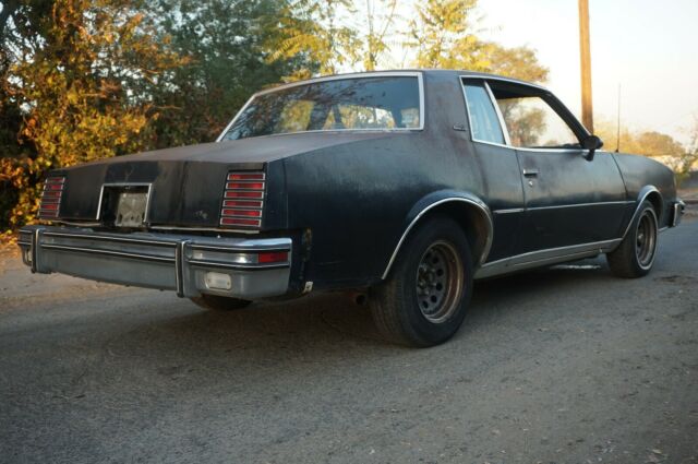 Pontiac Grand Prix 1978 image number 0