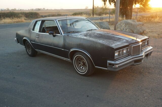 Pontiac Grand Prix 1978 image number 1