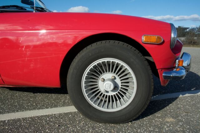 MG MGB 1973 image number 11