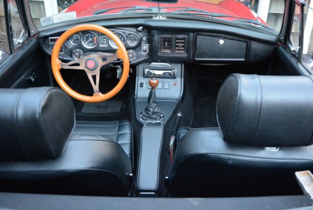 MG MGB 1973 image number 31