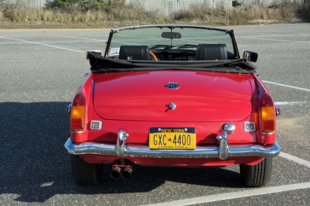 MG MGB 1973 image number 33