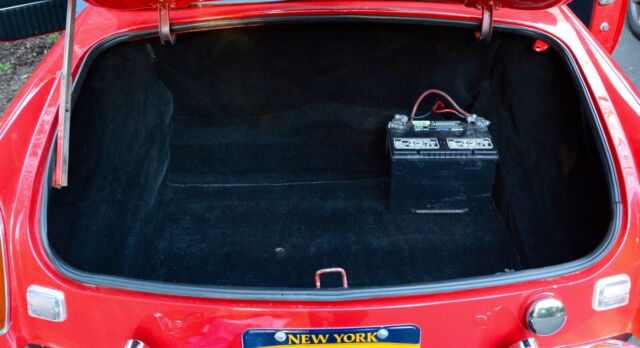 MG MGB 1973 image number 37