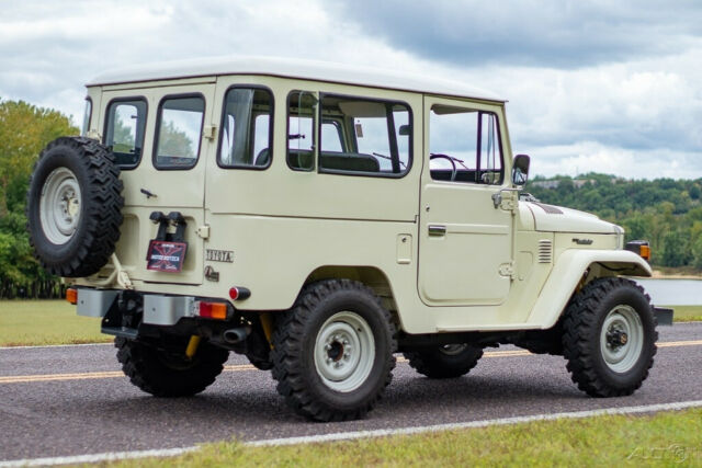 Toyota Land Cruiser 1977 image number 28