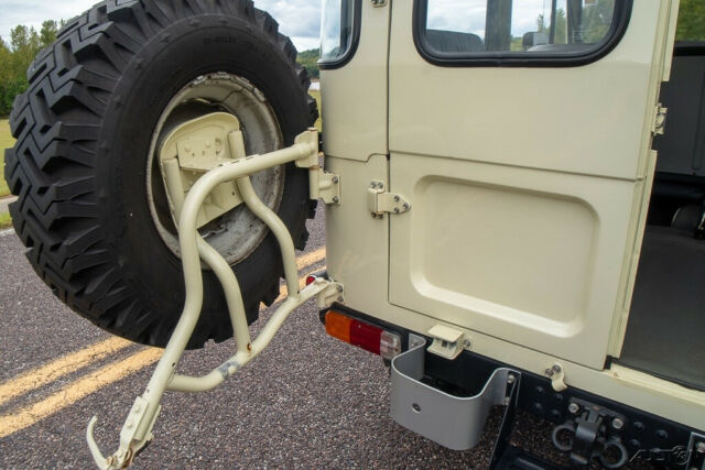Toyota Land Cruiser 1977 image number 33
