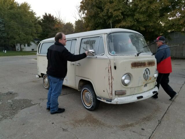 Volkswagen Bus/Vanagon 1971 image number 26