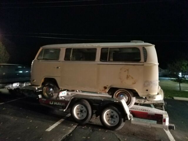 Volkswagen Bus/Vanagon 1971 image number 3