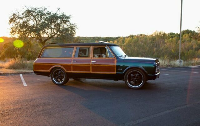 Chevrolet Suburban 1970 image number 1