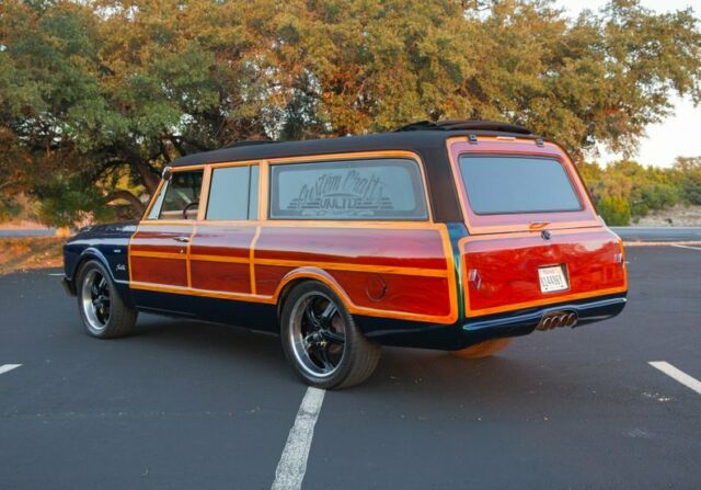 Chevrolet Suburban 1970 image number 4