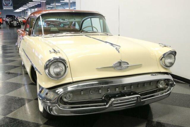 Oldsmobile Eighty-Eight 1957 image number 18
