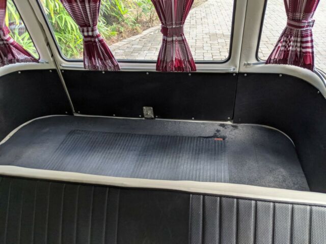 Volkswagen Bus/Vanagon 1970 image number 13