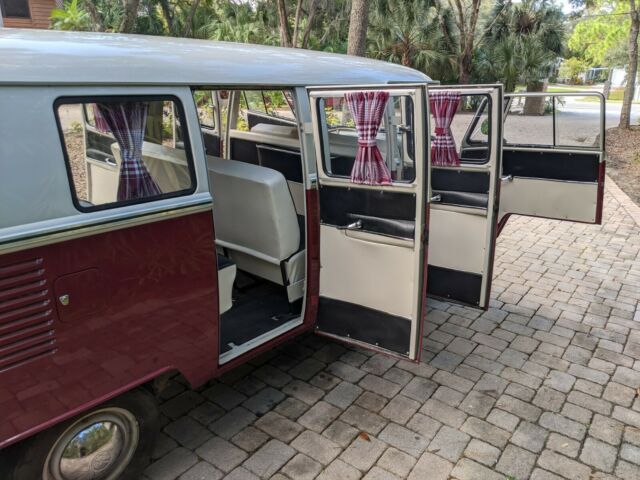 Volkswagen Bus/Vanagon 1970 image number 32