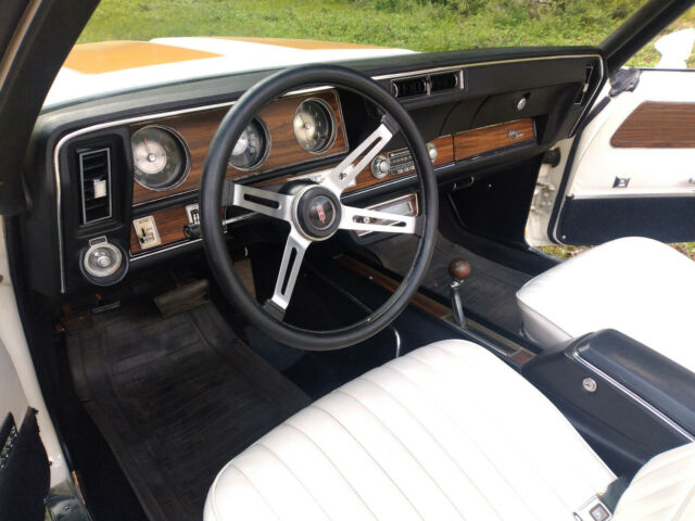 Oldsmobile Cutlass 1972 image number 19