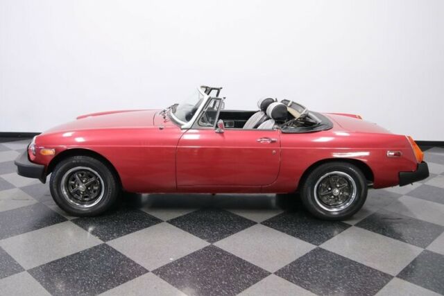 MG MGB 1975 image number 26