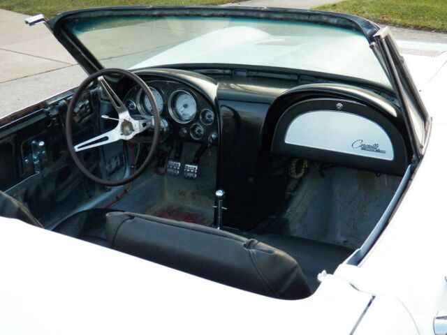 Chevrolet Corvette 1963 image number 14