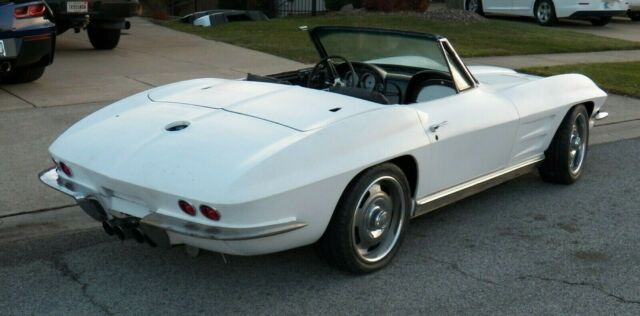 Chevrolet Corvette 1963 image number 28