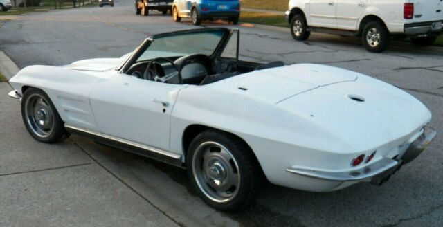 Chevrolet Corvette 1963 image number 29