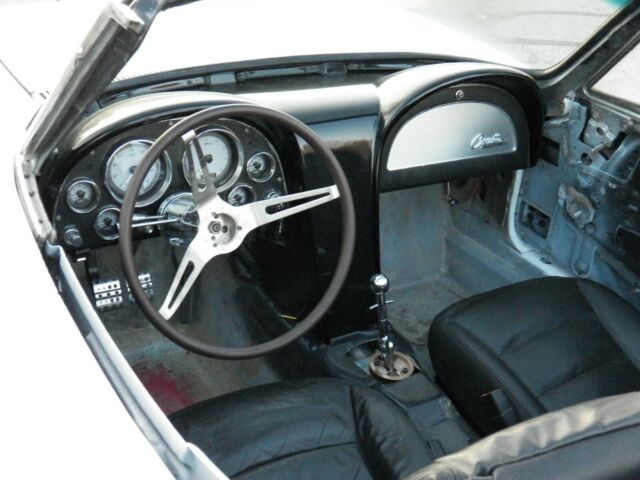 Chevrolet Corvette 1963 image number 9