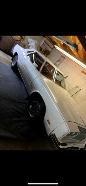 Oldsmobile Cutlass 1977 image number 9