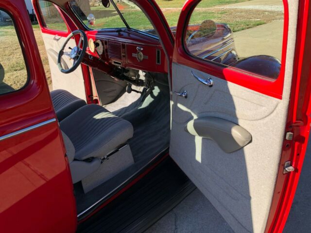 Ford Deluxe 1939 image number 8