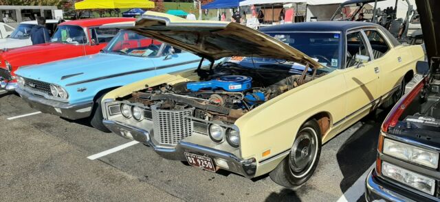 Ford Galaxie 500 1971 image number 17