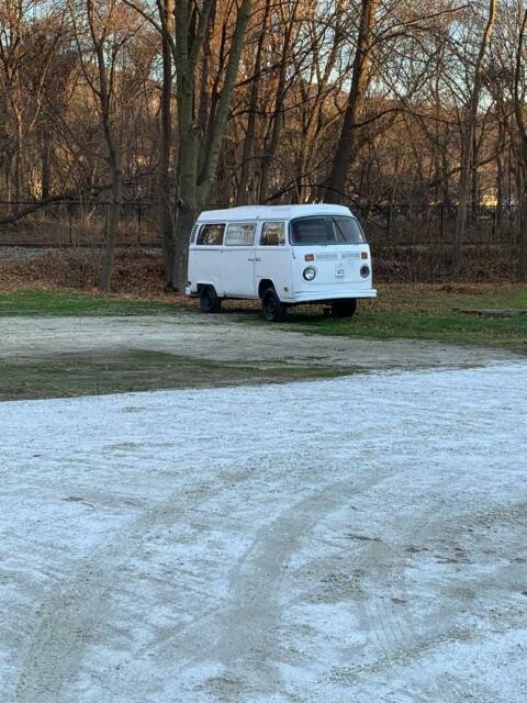 Volkswagen Bus/Vanagon 1972 image number 0