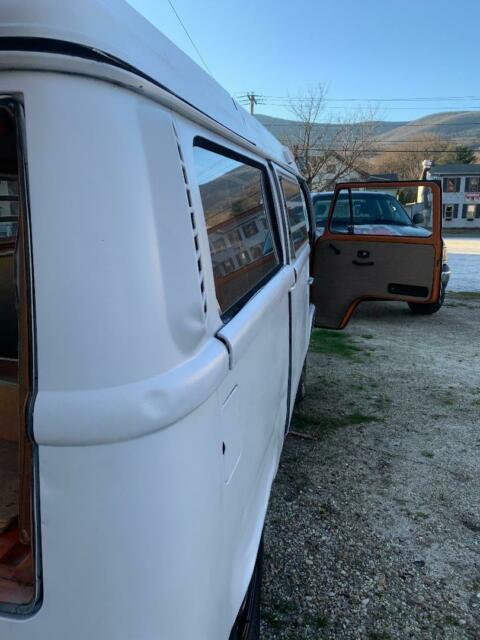 Volkswagen Bus/Vanagon 1972 image number 12