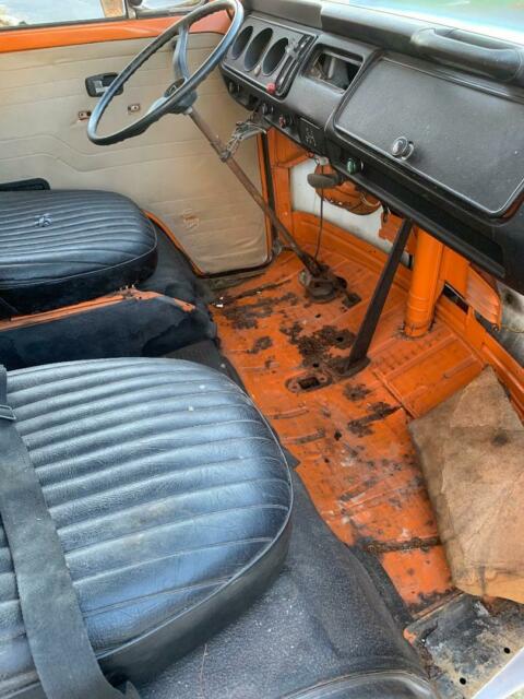 Volkswagen Bus/Vanagon 1972 image number 29