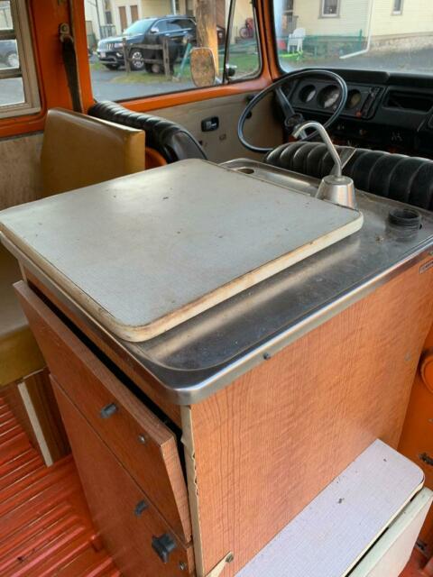 Volkswagen Bus/Vanagon 1972 image number 30