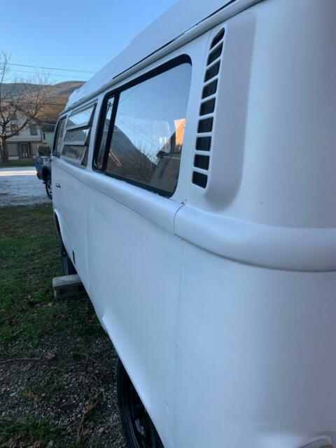 Volkswagen Bus/Vanagon 1972 image number 32