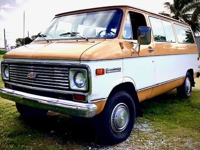 Chevrolet G20 Van 1975 image number 0