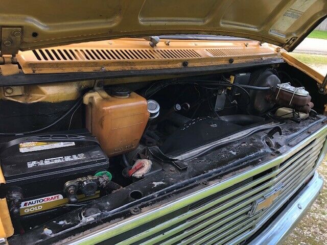 Chevrolet G20 Van 1975 image number 4