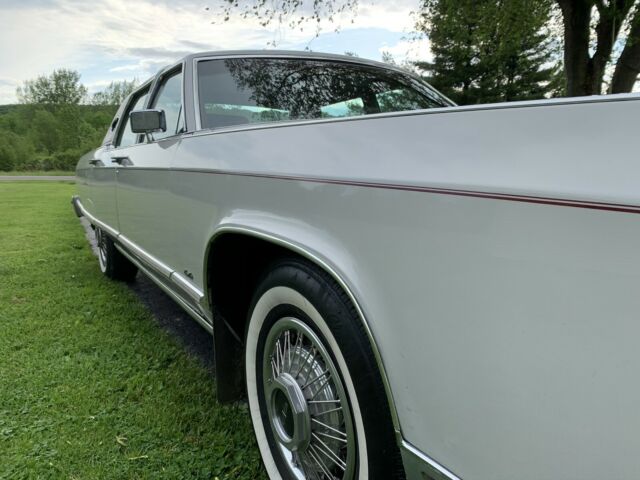 Lincoln Continental 1976 image number 1