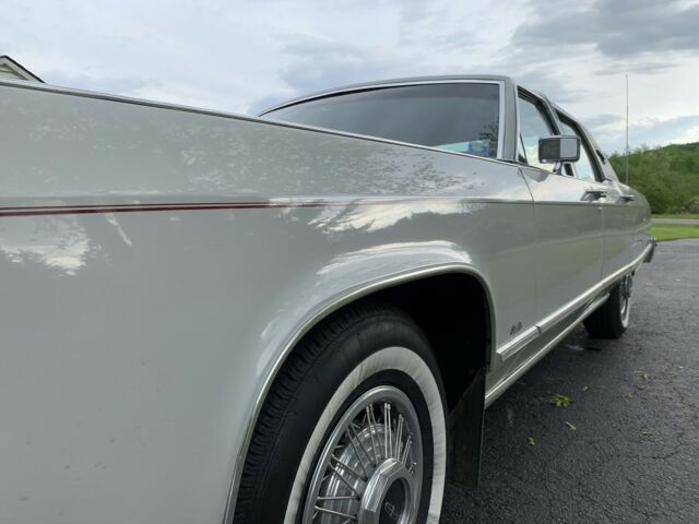 Lincoln Continental 1976 image number 27