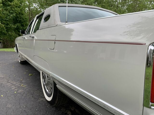 Lincoln Continental 1976 image number 30