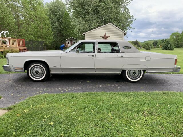 Lincoln Continental 1976 image number 4