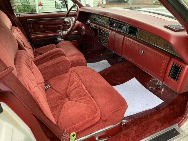 Lincoln Continental 1976 image number 47
