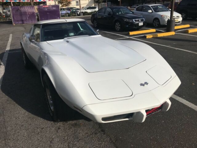 Chevrolet Corvette 1976 image number 9