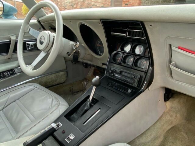 Chevrolet Corvette 1977 image number 18