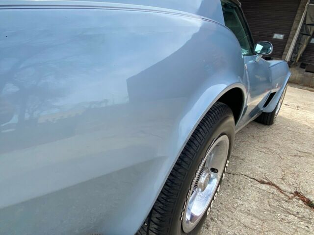 Chevrolet Corvette 1977 image number 19