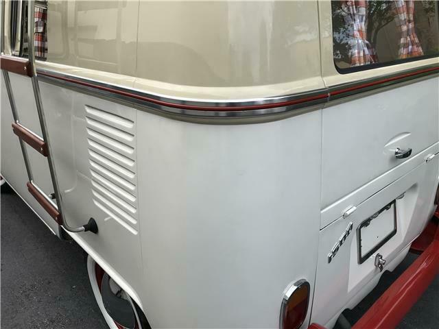 Volkswagen Bus/Vanagon 1969 image number 23