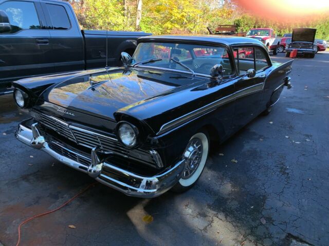 Ford Fairlane 1957 image number 17