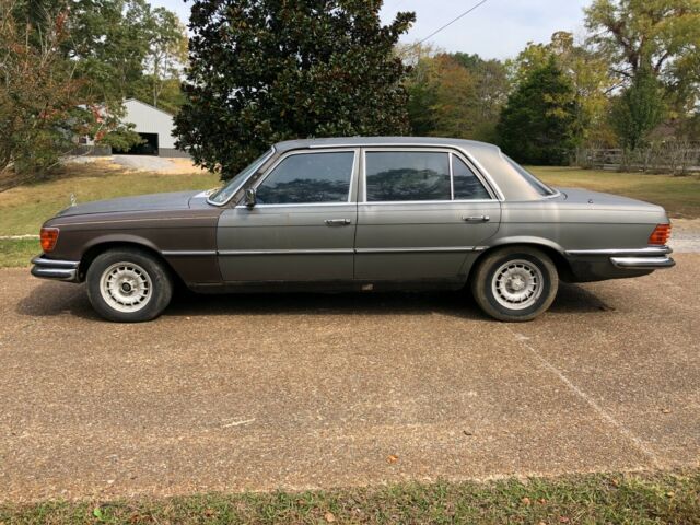 Mercedes-Benz 400-Series 1979 image number 10