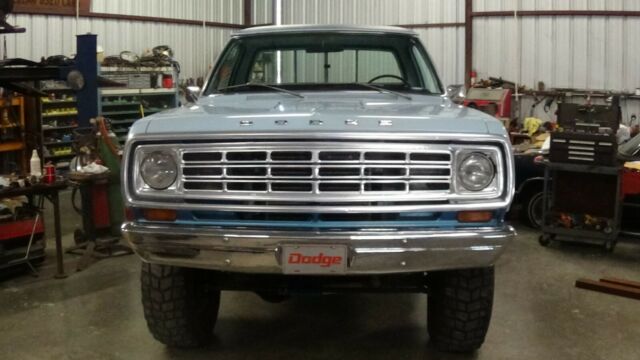 Dodge Power Wagon 1975 image number 2