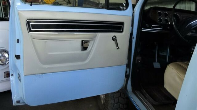 Dodge Power Wagon 1975 image number 33