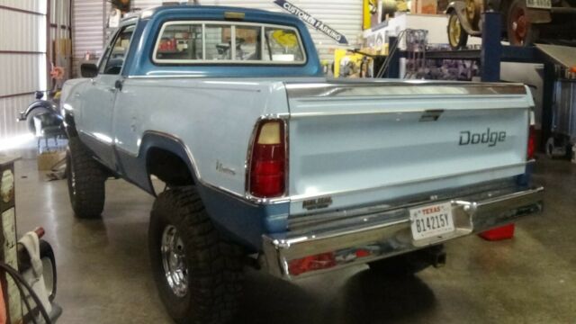 Dodge Power Wagon 1975 image number 4