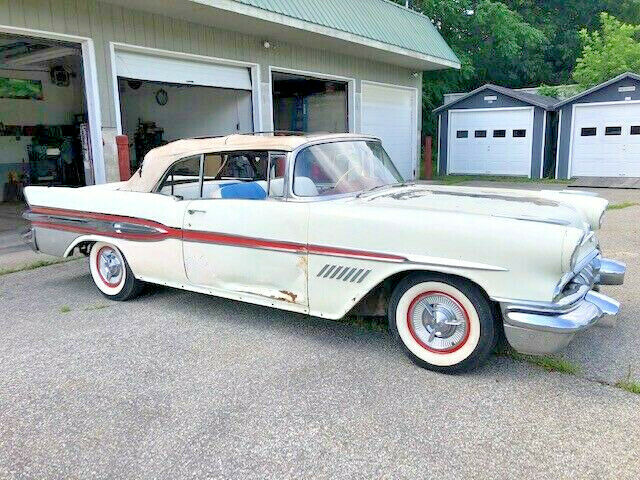 Pontiac Bonneville 1957 image number 11
