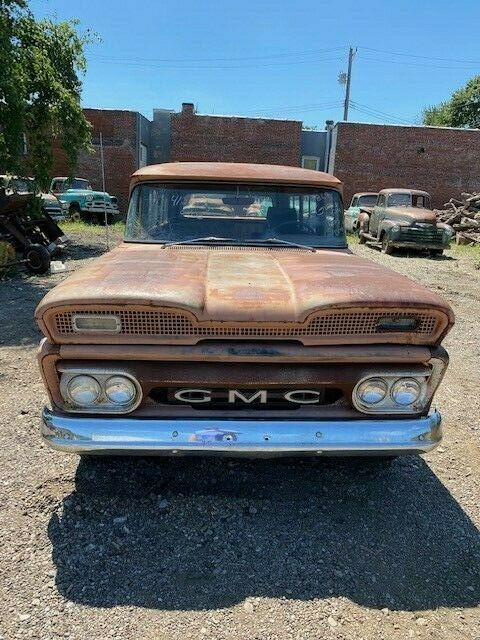 GMC Suburban 1961 image number 1